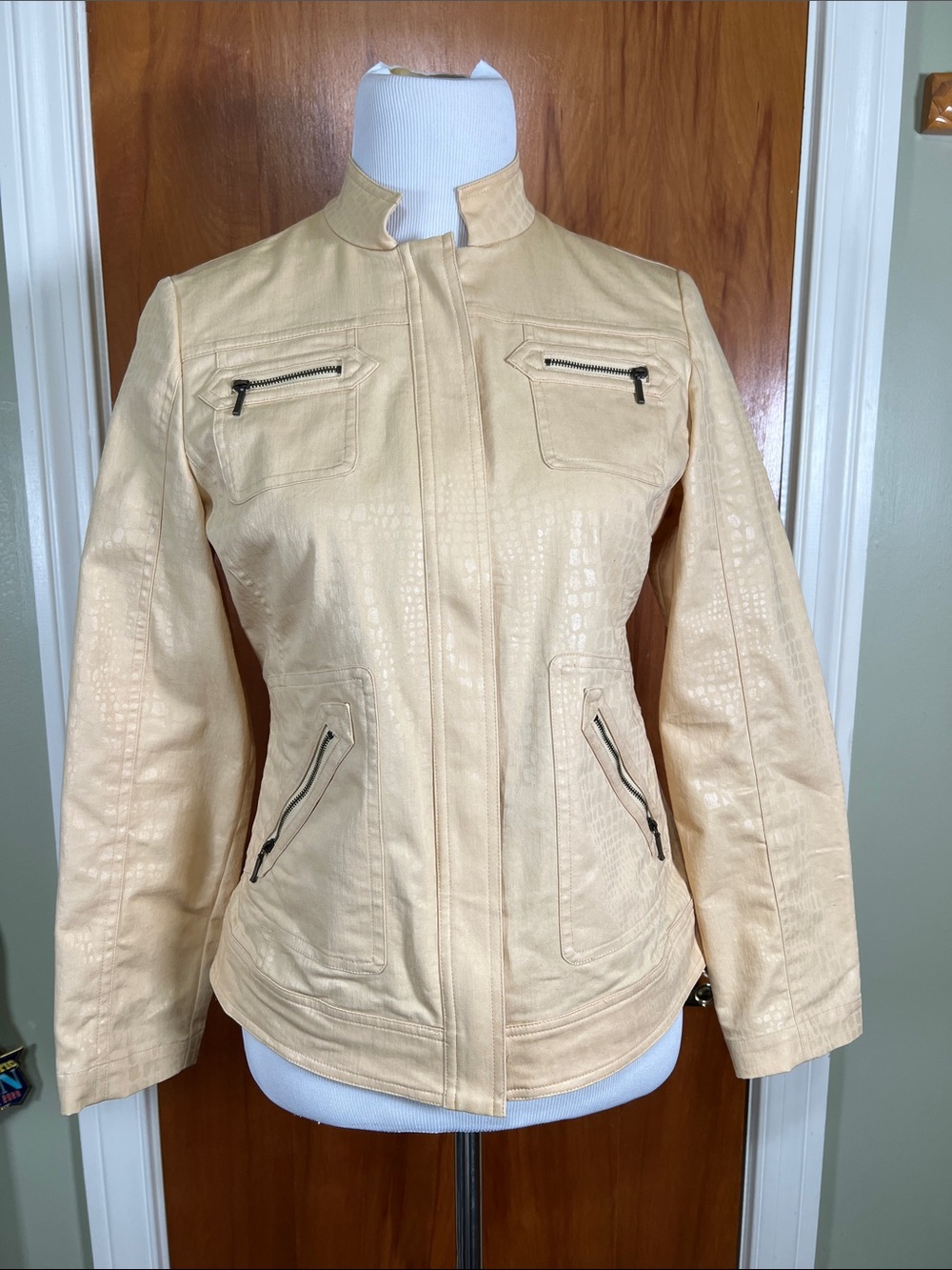 Chico's Cream Croc-Textured Fabric Zip Jacket